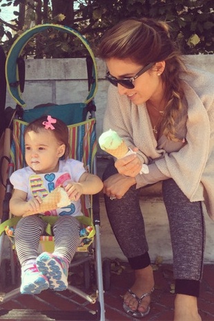 Jessie James Decker Instagram Pic April 12, 2015