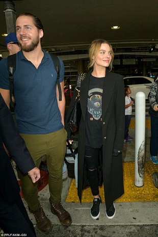 Margot Robbie LAX Airport November 15, 2016