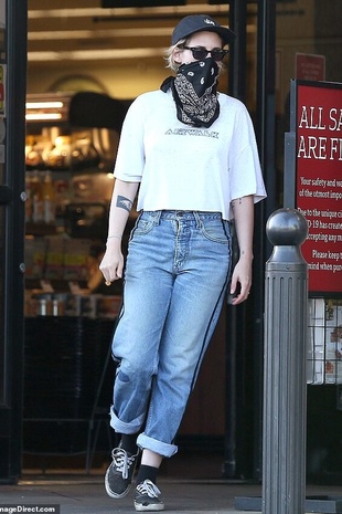 Kristen Stewart Grocery Store July 14, 2020