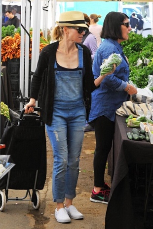 Naomi Watts at the Brentwood Farmers Market February 1, 2015