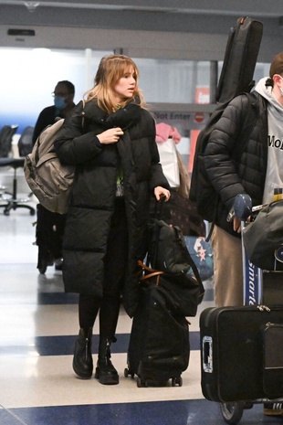 Suki Waterhouse JFK Airport December 27, 2022