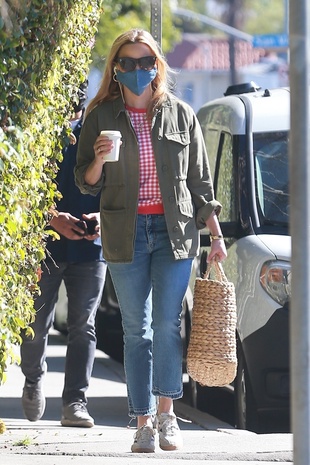 Reese Witherspoon Brentwood Country Mart February 5, 2021