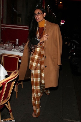 Demi Moore out to Dinner in Paris October 4, 2021