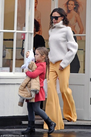 Victoria Beckham Shopping with Harper Belgravia West London January 14, 2017