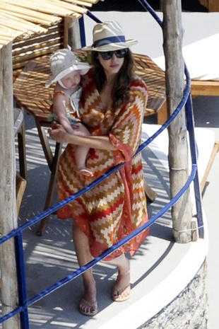 Jessica Alba Takes Her Daughter to the Pool July 10, 2012