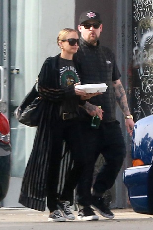 Nicole Richie Getting Lunch December 12, 2016