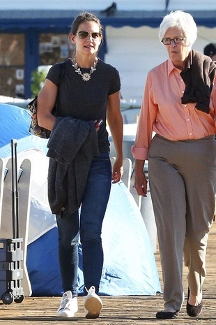 Katie Holmes with Her Parents in Malibu November 25, 2014