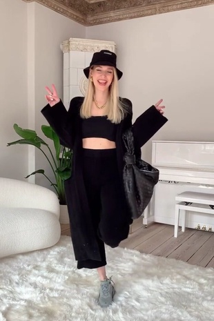 Leonie Hanne Instagram Reels March 28, 2021