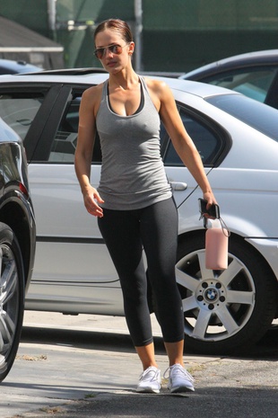 Minka Kelly Arrives in Toronto With Her Dog Fred May 21, 2018