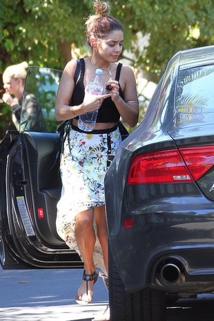 Vanessa Hudgens Visiting a Friends House September 24, 2014