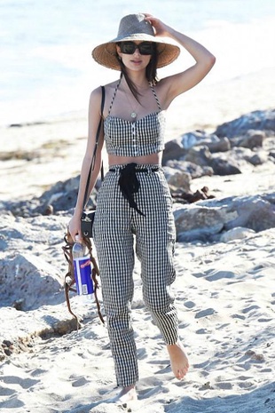 Emily Ratajkowski Malibu March 9, 2017