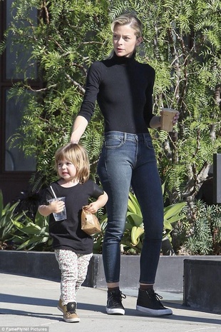 Jaime King Getting Breakfast November 25, 2016