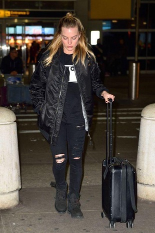 Margot Robbie JFK Airport November 27, 2016