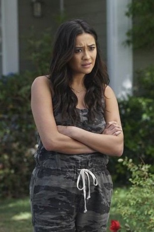 Shay Mitchell Pretty Little Liars 6.03 Songs of Experience