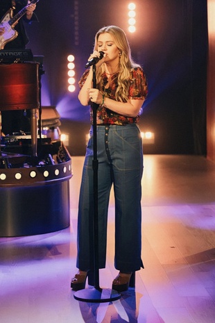 Kelly Clarkson the Kelly Clarkson Show 5.08 October 25, 2023