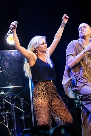 Ashlee Simpson Performing at a Concert January 7, 2019