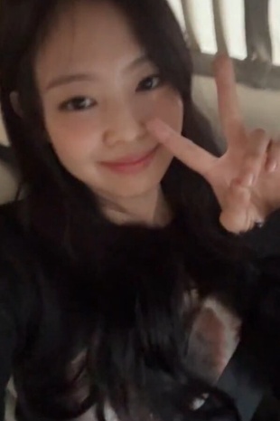 Jennie Kim Weverse Live January 18, 2024