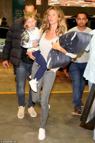 Gisele Bundchen Rio De Janeiro Airport August 7, 2016