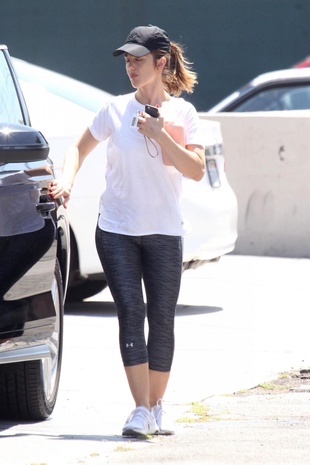 Minka Kelly Arrives in Toronto With Her Dog Fred May 21, 2018