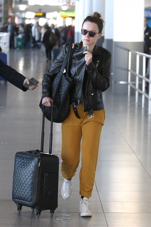 Daisy Ridley JFK Airport November 27, 2017