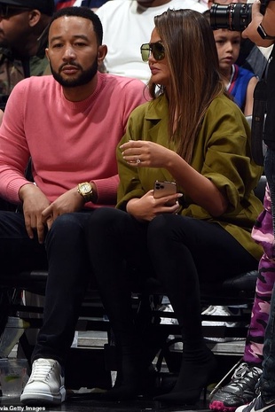 Chrissy Teigen Los Angeles Lakers Game March 8, 2020