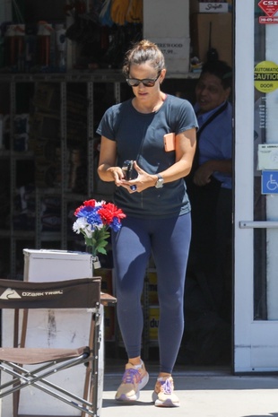 Jennifer Garner Grocery Shopping in Brentwood July 20, 2024