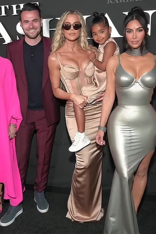 Khloe Kardashian the Kardashians Premiere April 7, 2022