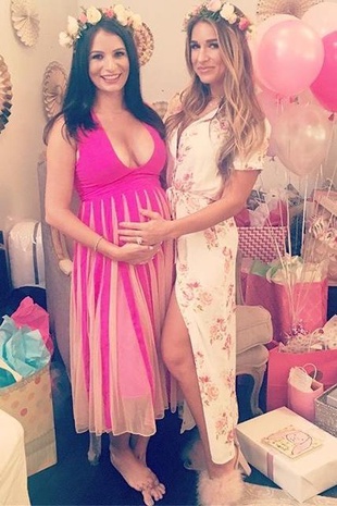 Jessie James Decker Hosting Sydney's Baby Shower July 8, 2017