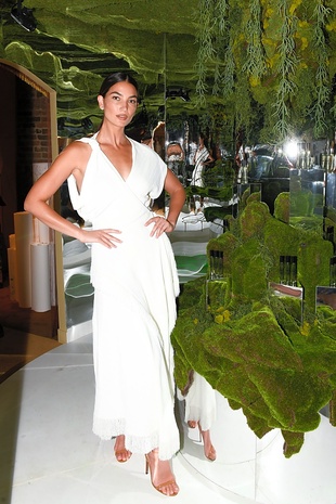 Lily Aldridge Diptyque's Le Grand Tour Pop Up for Their 60th Anniversary September 8, 2021