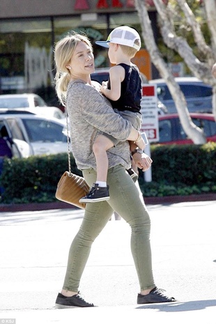 Hilary Duff Farmer's Market with Mike Comrie November 8, 2015