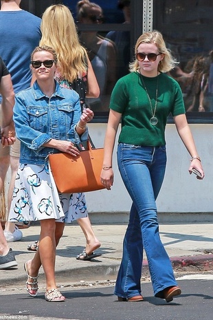 Reese Witherspoon With Ava, Ibeverly Hills August 12, 2018