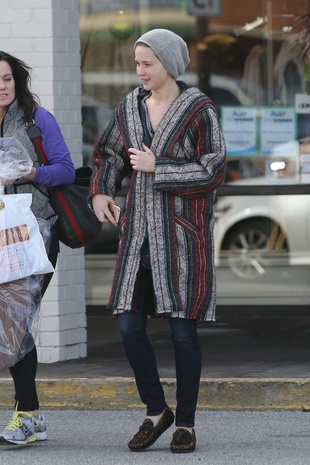 Jennifer Lawrence Shopping in Louisville Kentucky November 28, 2014