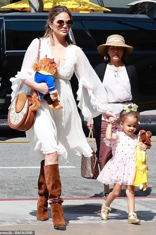 Chrissy Teigen With Luna March 24, 2019