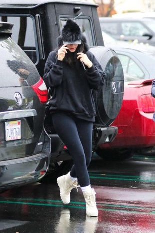 Kylie Jenner Le Pain Quotidien April 9, 2016