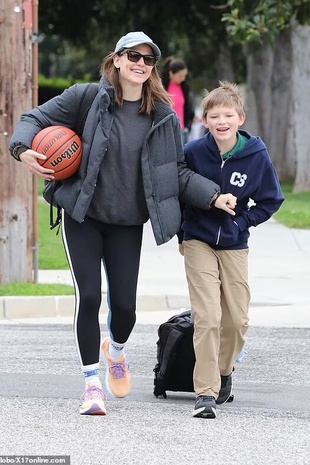 Jennifer Garner With Her Son Samuel in Santa Monica February 26, 2024