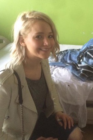 Jennifer Lawrence Kosair Children's Hospital in Louisville December 23, 2015