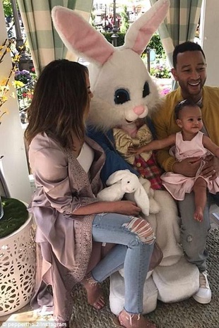 Chrissy Teigen Meeting the Easter Bunny at the Grove April 5, 2017