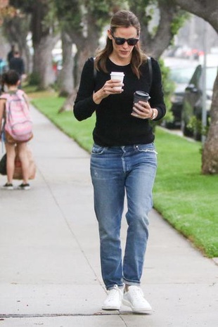 Jennifer Garner Out For Coffee June 7, 2017