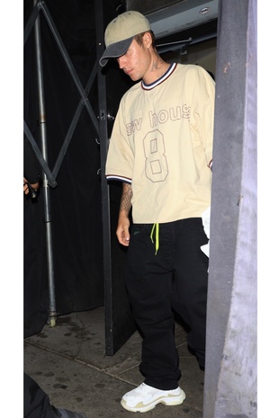 Justin Bieber October 17, 2022: Justin Bieber Leaving the Nice Guy in Los Angeles