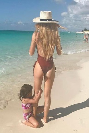 Amanda Stanton Beaches Turks & Caicos May 9, 2017