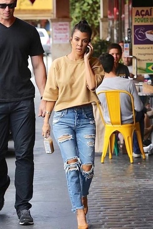 Kourtney Kardashian Chin Chin May 8, 2017