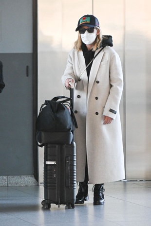 Sarah Michelle Gellar JFK Airport January 30, 2023