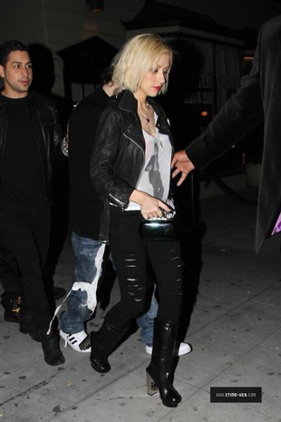 Christina Aguilera Out in Los Angeles February 12, 2010