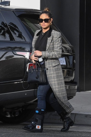 Vanessa Minnillo Lachey Beverly Hills December 17, 2019