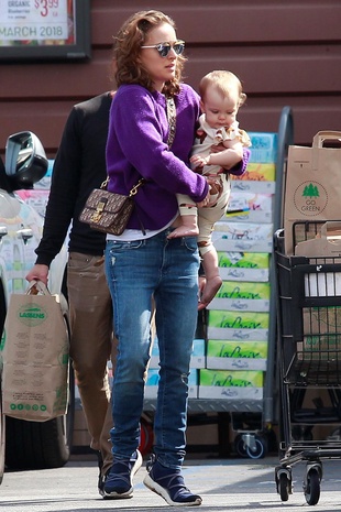 Natalie Portman Getting Groceries March 12, 2018