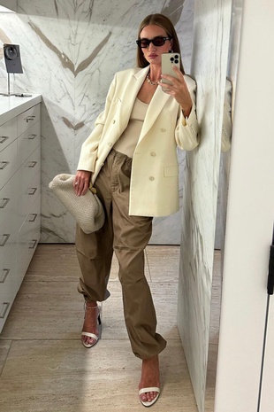 Rosie Huntington-Whiteley Instagram June 18, 2023