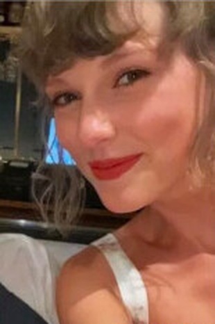 Taylor Swift Fan Photo September 9, 2021