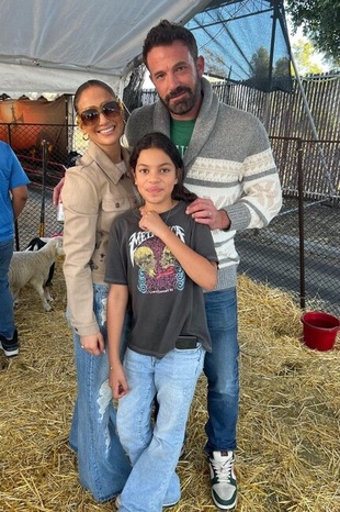 Jennifer Lopez Tina's Pumpkin Patch in Sherman Oaks October 22, 2023