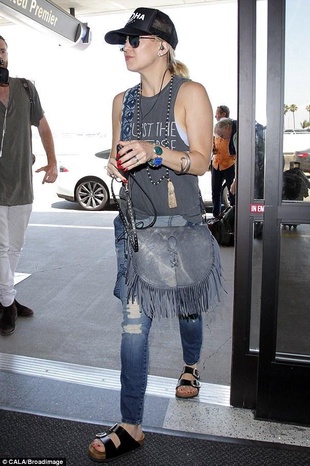 Kate Hudson LAX Airport January 23, 2016