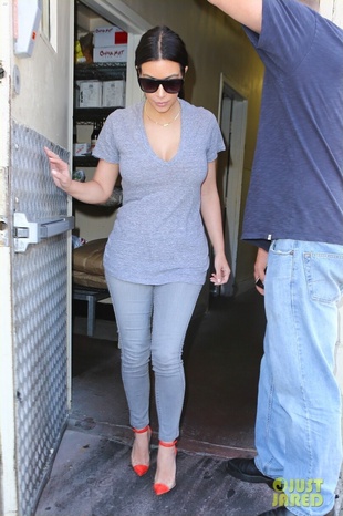 Kim Kardashian Leaving Nate n' Al June 5, 2014